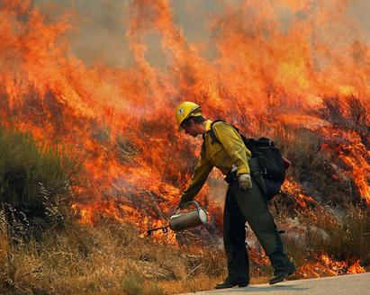 阻燃材料是否可（kě）燃？阻燃服怎麽阻止被灼傷？