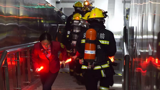合肥消（xiāo）防舉行（háng）地（dì）鐵滅火救援演練