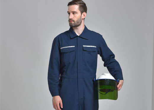  防電弧（hú）服采用什麽麵料？