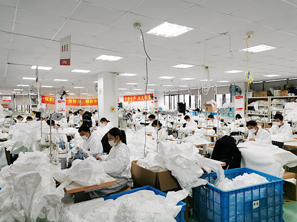 探（tàn）訪上海防護（hù）服生產廠：工人（rén）七八分鍾就能做1件