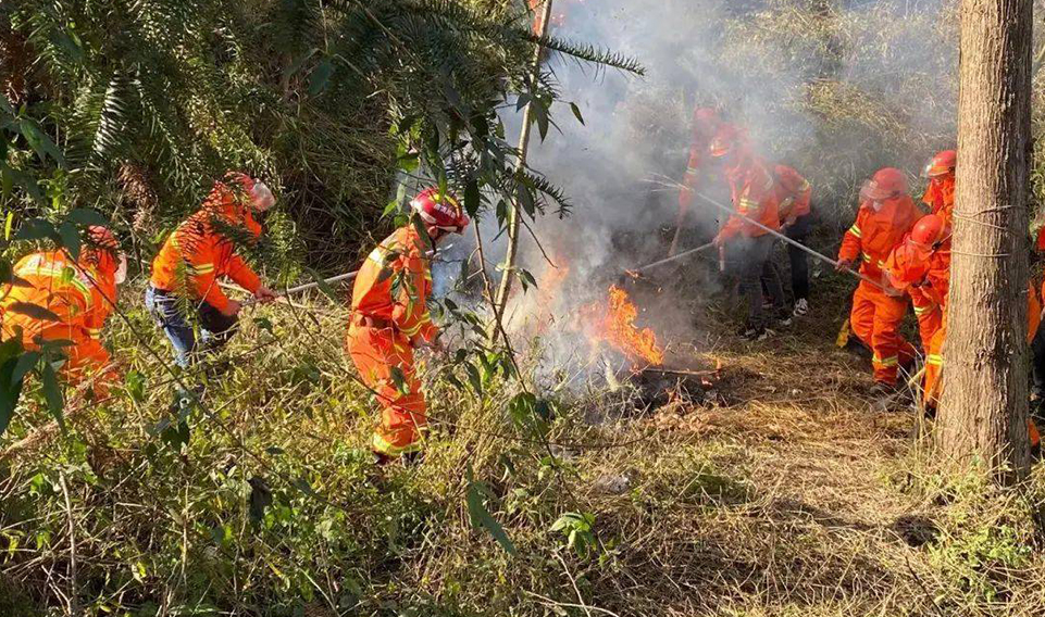 消防服的顏色和標識分（fèn）別有什（shí）麽意義