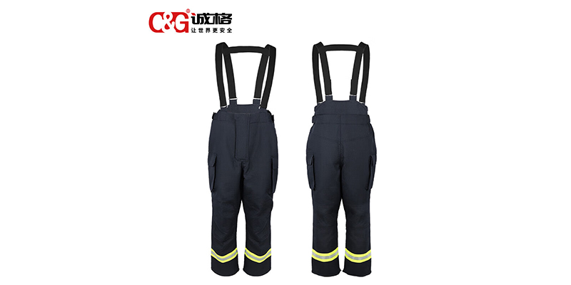 消防員滅火防護服 vs 戰鬥（dòu）服（fú）：功能對（duì）比與適用場景解析