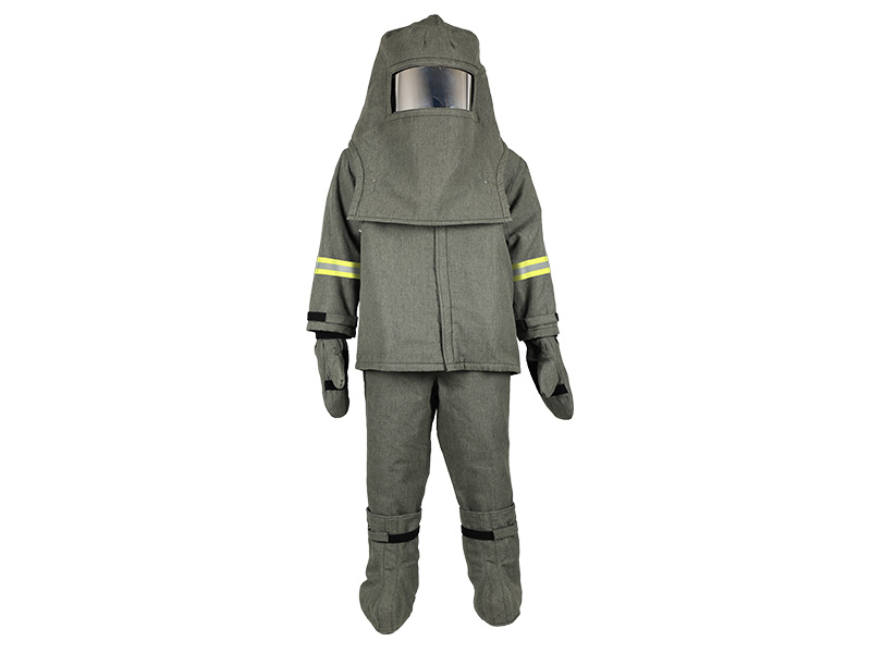 隔熱服 vs 避火服：材質、麵料與用途的深度對（duì）比