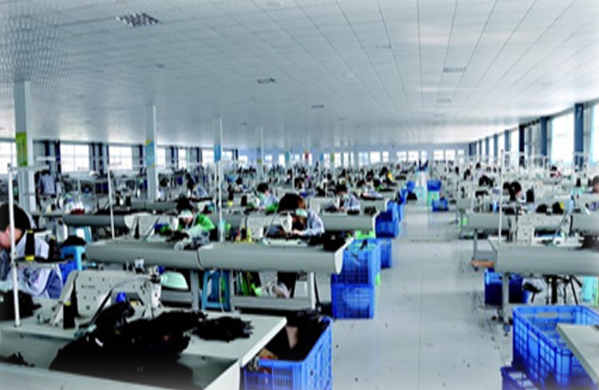 上海香蕉视频免费下载為（wéi）車間員工“送來清涼”