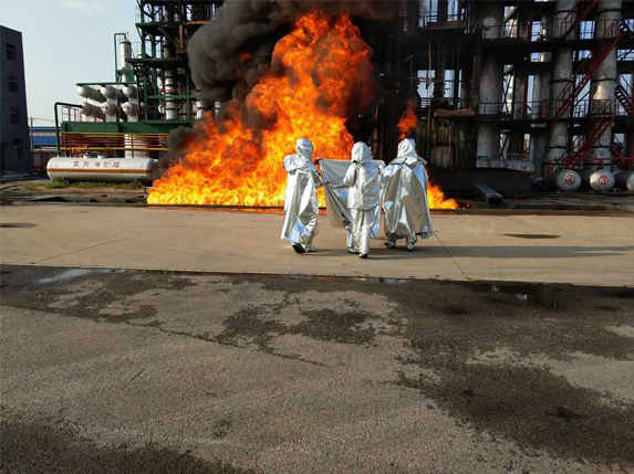 上海香蕉视频免费下载超輕隔熱鬥篷走（zǒu）進（jìn）消防救火（huǒ）演練實踐中（zhōng）