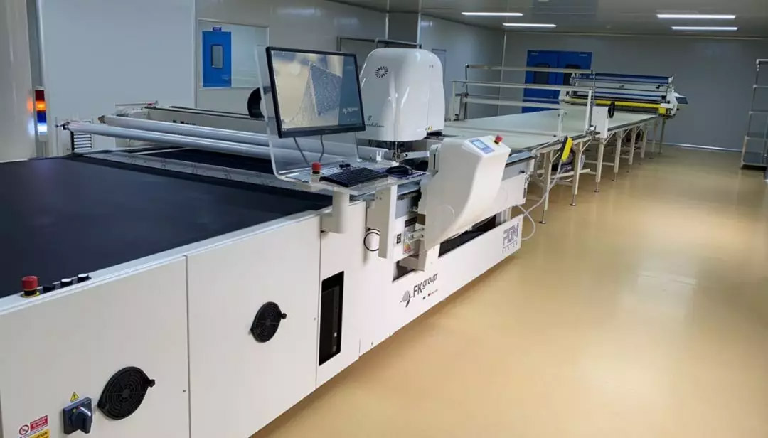 上海香蕉视频免费下载引進PGM全自動裁床生產線, 每天可以裁剪防（fáng）護服8000件以上