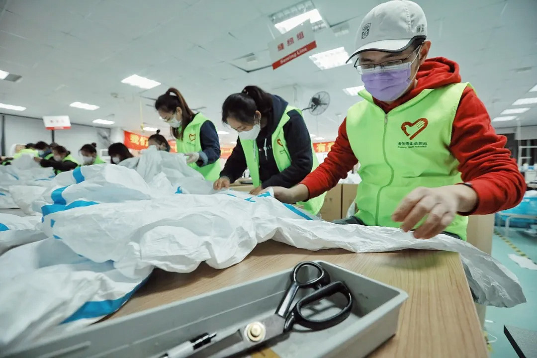 這些“守護者”們在上海香蕉视频免费下载幹了件大事！——20天，750人（rén）次，經手近4萬件防護服（fú）！
