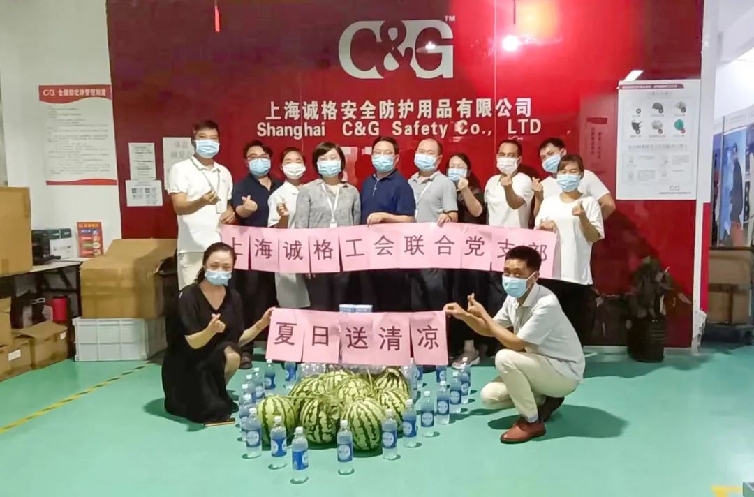 上海香蕉视频免费下载工會聯合黨支部“夏日送清涼”工廠慰問（wèn）活動